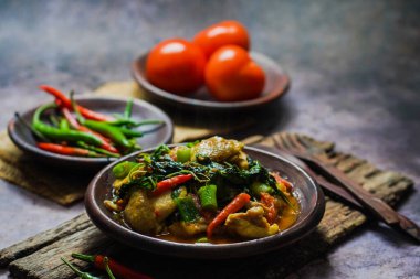 Chicken Woku or Ayam Woku is Spicy basil chicken from Manado, Indonesia and It has a rich aroma and spicy taste.