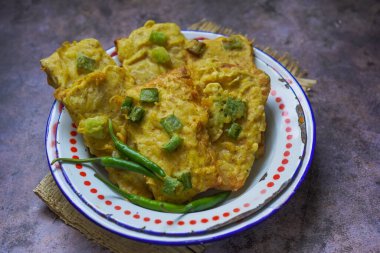 Deep fried tempeh : Tempe Mendoan