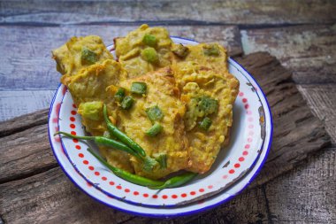 Deep fried tempeh : Tempe Mendoan