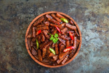 Tempe Orek, acı biber ve soya fasulyesi sosuyla pişirilmiş, bol yağda kızartılmış Tempeh 'den yapılan vejetaryen yemeğidir.