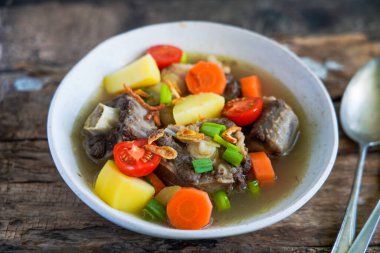 Endonezya Oxtail Çorbası: Sop Buntut