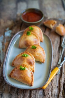 Taze ev yapımı Arjantin börekleri 