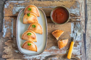 Taze ev yapımı Arjantin börekleri 