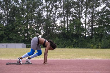 Çalışan parça üzerinde başlangıç konumunda dişi koşucu