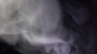 İnce duman efektli siyah arkaplan