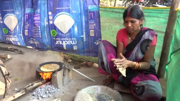 Nagpur Maharashtra India Styczeń 2023 Osoby Przygotowujące Gotujące Świeże Jedzenie — Wideo stockowe