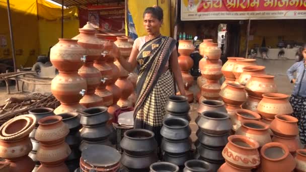Nagpur Maharashtra Ινδια Ιανουαρίου 2023 Προμηθευτής Πωλεί Παραδοσιακά Διάφορα Πήλινα — Αρχείο Βίντεο