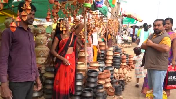 Nagpur Maharashtra India January 2023 Vendor Selling Traditional Various Earthen — Stock Video