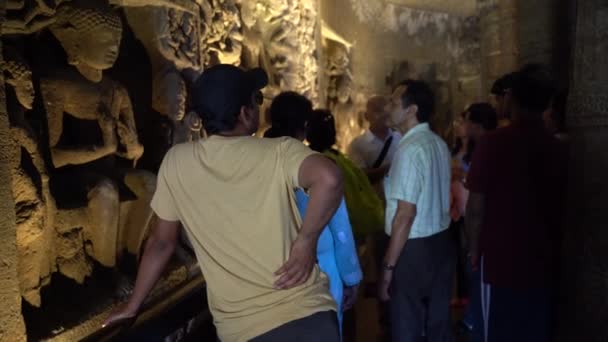 Ajanta Maharashtra India Czerwiec 2022 Turyści Odwiedzający Zwiedzający Jaskinie Ajanta — Wideo stockowe