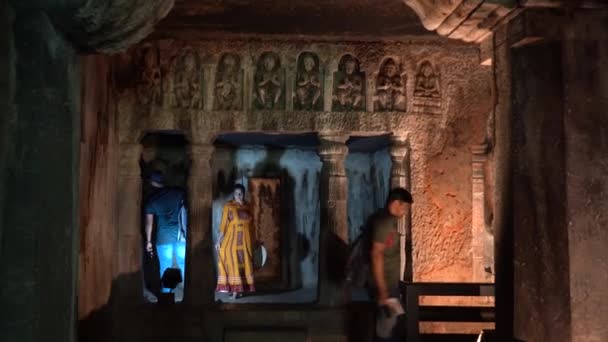 Ajanta Maharashtra India June 2022 Tourrists Visiting Seeing Ajanta Caves — стоковое видео