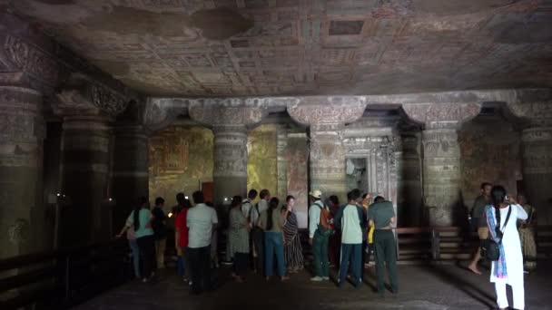 Ajanta Maharashtra Índia Junho 2022 Turistas Visitando Vendo Cavernas Ajanta — Vídeo de Stock