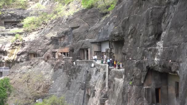 Ajanta Maharashtra India Czerwiec 2022 Turyści Odwiedzający Zwiedzający Jaskinie Ajanta — Wideo stockowe