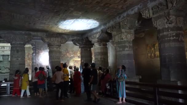 Ajanta Maharashtra India 2022 동굴을 방문하고 관광객 기원전 세기로 거슬러 — 비디오
