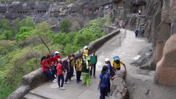 Ajanta Maharashtra India Haziran 2022 Ajanta Mağaralarını Ziyaret Eden Gören — Stok video