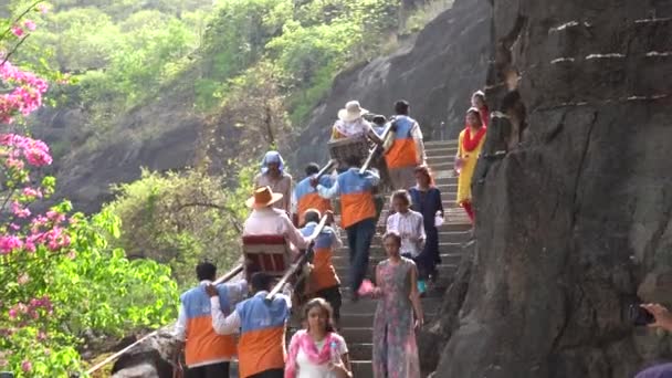 Ajanta Maharashtra India Junio 2022 Asistentes Las Cuevas Ajanta Patrimonio — Vídeo de stock