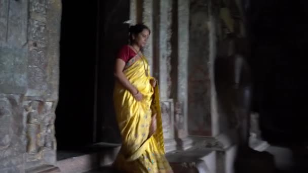 Indische Touristinnen Sarajevo Besuchen Die Jain Höhlentempel Ellora Höhlen Jain — Stockvideo