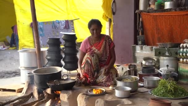 Nagpur Maharashtra Índia Janeiro 2023 Mulher Fazendo Cozinhando Assar Alimentos — Vídeo de Stock