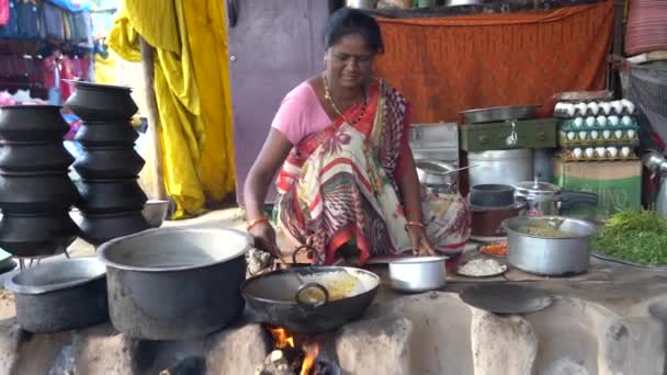 Nagpur Maharashtra Indien Januar 2023 Frau Backt Und Kocht Frische — Stockvideo