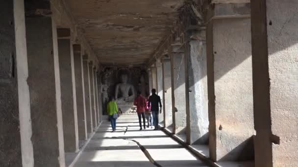 オーランガバード マハラシュトラ州 インド 2022年6月14日 エローラ洞窟複合体の内部ビュー — ストック動画
