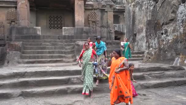 Aurangabad Maharashtra India June 2022 Tourists Enjoying View Ancient Cave — Stock Video