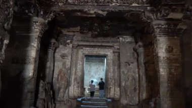 Aurangabad, Maharashtra, Hindistan - 14 Haziran 2022: Ellora mağara kompleksinin iç görünümü. 