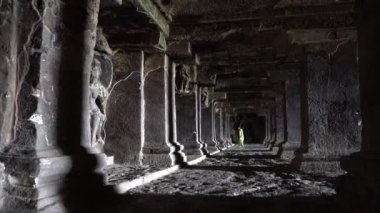 Aurangabad, Maharashtra, Hindistan - 14 Haziran 2022: Ellora mağara kompleksinin iç görünümü. 