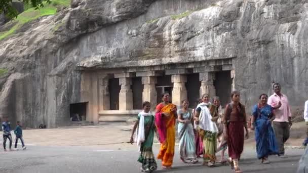 2022年6月14日インド マハラシュトラ州アウランガバード 玄武岩の崖の上に建てられた古代の洞窟複合体 ロックカット建築 — ストック動画