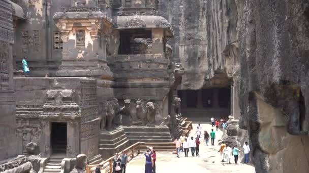 Aurangabad Maharashtra Indie Czerwca 2022 Turyści Zwiedzający Kompleks Jaskiń Ellora — Wideo stockowe