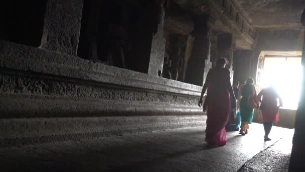 インド マハラシュトラ州アウランガバード2022年6月14日 宗教的建造物のあるエローラ洞窟複合施設 — ストック動画