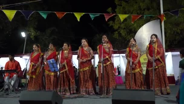 Хаджурахо Индия Февраля 2022 Года Традиционные Женщины Исполняют Народные Песни — стоковое видео