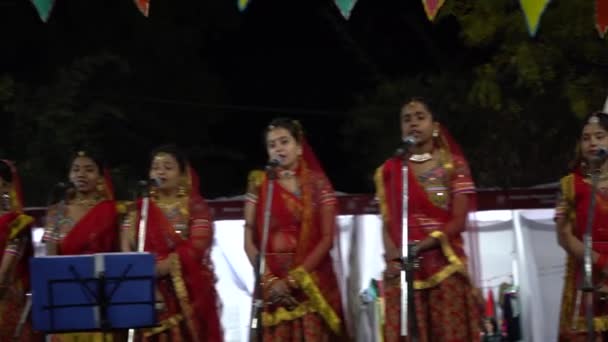 Khajuraho India Lutego 2022 Tradycyjne Kobiety Wykonują Pieśń Ludową Podczas — Wideo stockowe