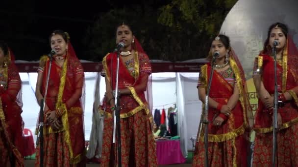 Khajuraho India Februari 2022 Traditionele Vrouwen Voeren Volkslied Tijdens Het — Stockvideo
