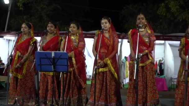 Khajuraho India Februari 2022 Traditionele Vrouwen Voeren Volkslied Tijdens Het — Stockvideo