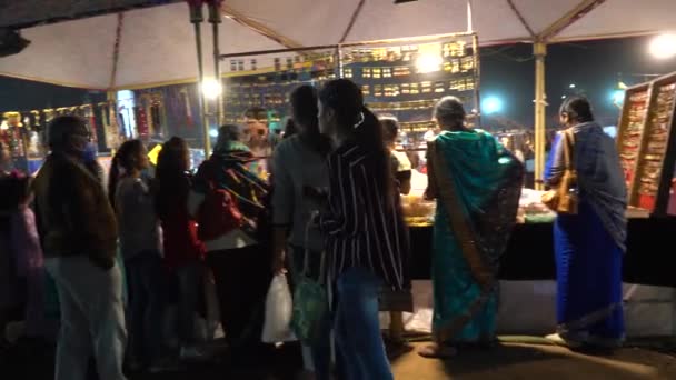 Khajuraho Indien Februar 2022 Straßenverkäufer Verkauft Verschiedene Waren Während Des — Stockvideo