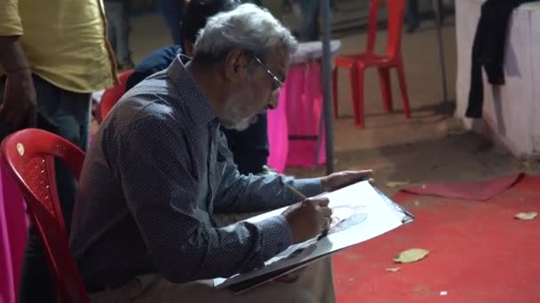 Khajuraho India Febrero 2022 Artista Haciendo Retrato Calle Durante Festival — Vídeos de Stock
