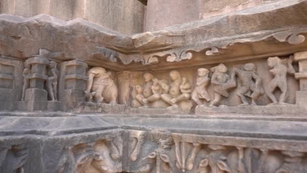 Erotikus Szobrok Szerető Párról Mitikus Figurák Külső Falakon Khajuraho Templom — Stock videók