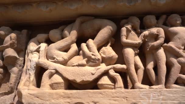 Panels Erotic Sculptures Loving Couple Mythical Figures Outer Walls Khajuraho — Stock Video