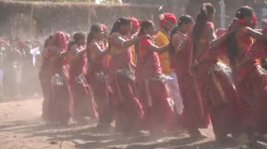 ALIRAJPUR, MADHYA PRADESH, INDIA, 15 Mart 2022: Kabile halkı Bhagoria kabile festivali sırasında bir araya geldi.