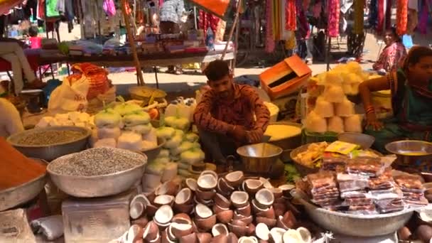 Alirajpur Madhya Pradesh India March 2022 Vendor Selling Various Goods — Stock Video