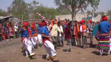 ALIRAJPUR, MADHYA PRADESH, INDIA, 15 Mart 2022: Kabile halkı Bhagoria kabile festivali sırasında bir araya geldi.