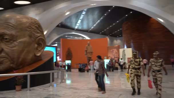 Narmada Gujarat India March 2022 Turisté Muzeu Nebo Galerii Uvnitř — Stock video