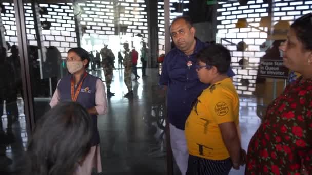 Narmada Gujarat India Marca 2022 Turyści Muzeum Lub Galerii Wewnątrz — Wideo stockowe