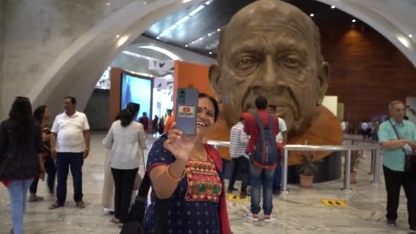 Narmada Gujarat India Mars 2022 Turister Museum Eller Galleri Inne — Stockvideo