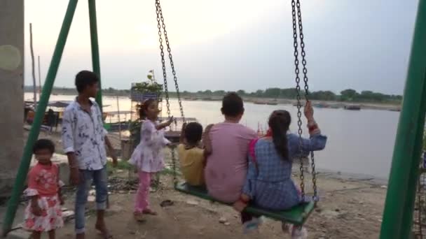 Vrindavan India Września 2022 Widok Rzekę Yamuna Łodzi Dzień Vrindavan — Wideo stockowe