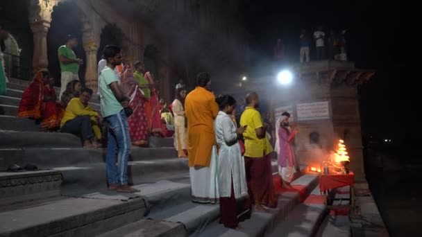 Vrindavan Inde Septembre 2022 Peuple Hindou Exécute Rituel Yamuna Aarti — Video