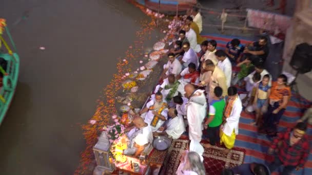 Вриндаван Индия Сентября 2022 Года Индуисты Исполняют Ритуал Ямуна Аарти — стоковое видео