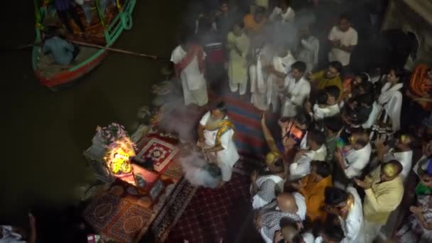 Vrindavan Inde Septembre 2022 Peuple Hindou Exécute Rituel Yamuna Aarti — Video