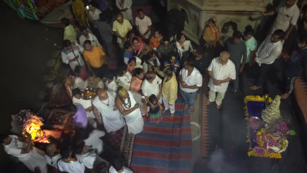 2022年9月1日 印度Vrindavan 印度人在Vrindavan举行Yamuna Aarti仪式 火锅是一种印度教仪式 在亚穆纳河畔的Ghat举行 — 图库视频影像