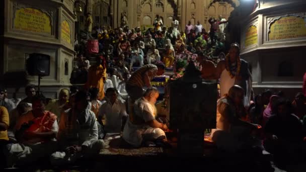 Vrindavan India Września 2022 Hindusi Odprawiają Rytuał Yamuna Aarti Vrindavan — Wideo stockowe