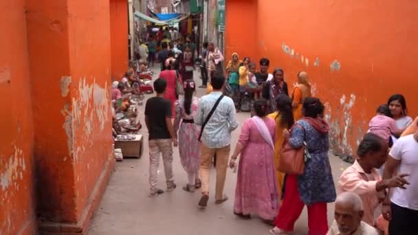 Vrindavan 2022년 Vrindavan에 Vrindavan 생활의 거리에 국부적으로 공급자 Devotee — 비디오